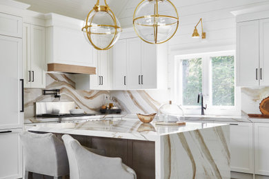 Transitional kitchen photo in Toronto