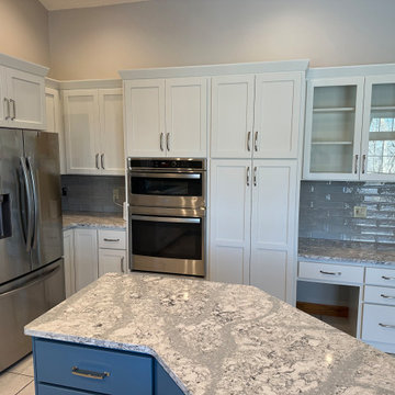 Beautiful Transitional Kitchen Remodel Done in a Two-Tone Color
