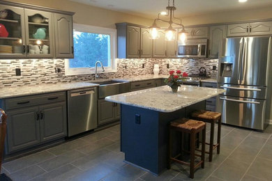 Kitchen - modern kitchen idea in Philadelphia
