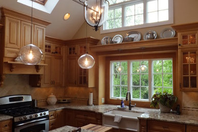 Example of a classic kitchen design in New York