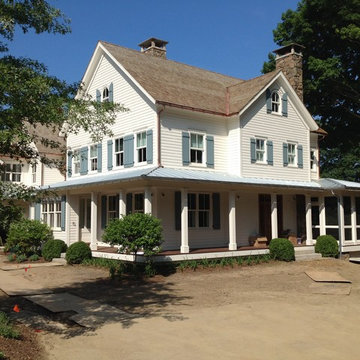 NEW ENGLAND LAKE FARM HOUSE