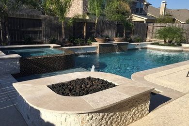 Minimalist pool photo in Houston