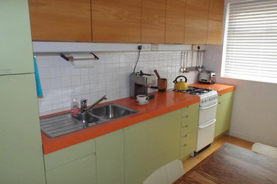 Minimalist kitchen photo in London