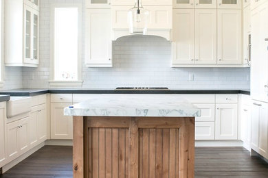 Example of a classic kitchen design in Salt Lake City