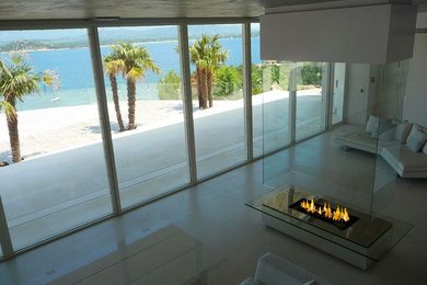 Cette image montre un salon design.
