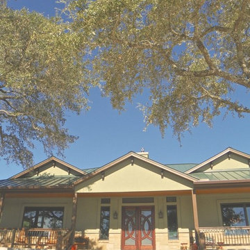 Lake View Courtyard Home