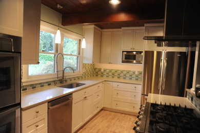 Example of a kitchen design in San Diego