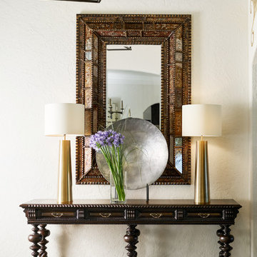 Lakehouse Retreat: Foyer