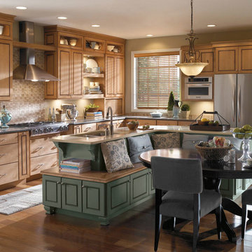 Diamond Cabinets: Maple Wood Cabinets in Casual Kitchen