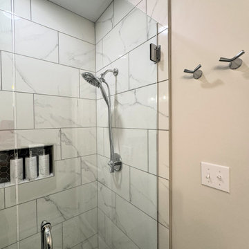 A Refined Black-and-White Bathroom