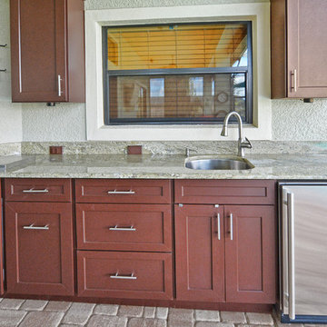 Traditional Style Summer Kitchen and Dining Area