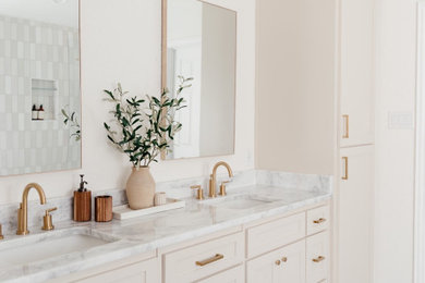 Example of a transitional bathroom design in Dallas