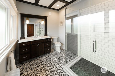 Example of a classic bathroom design in Grand Rapids