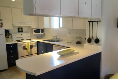 Example of a cottage chic kitchen design in Toronto