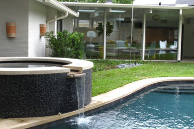 Design ideas for a contemporary backyard partial sun garden in Dallas with a water feature.