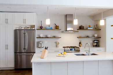 Inspiration for a contemporary kitchen remodel in Toronto