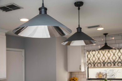 Inspiration for a transitional home design remodel in Tampa