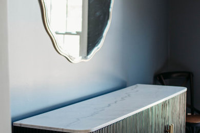 Example of a transitional home design design in Louisville