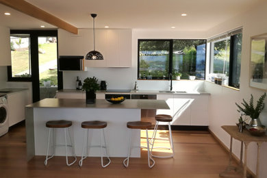 Design ideas for a modern kitchen in Hobart.