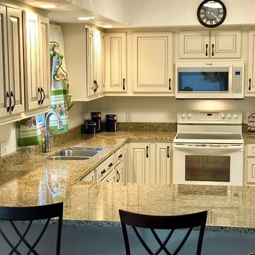Geneseo Remodel Koch Cabinets Painted Pearl Umber Glaze Venetian Gold Granite
