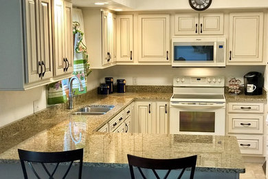 Kitchen - traditional kitchen idea in Other