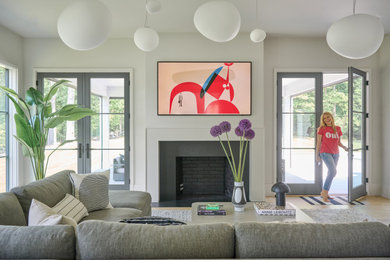 This is an example of a contemporary family room in New York.