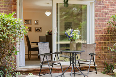 Medium sized contemporary back ground level terrace in Surrey.