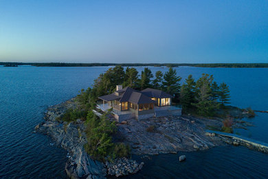 Exterior home idea in Toronto