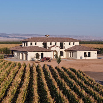 Tuscan Farmhouse Surrounded by Corn | Buttonwillow California