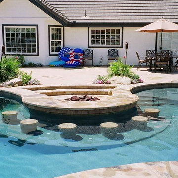 Luxurious Natural Hillside Pool - Seating 4