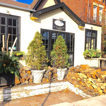 F'Amelia Restaurant Christmas Decorating of Enterance