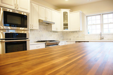 Kitchen - traditional kitchen idea in Other