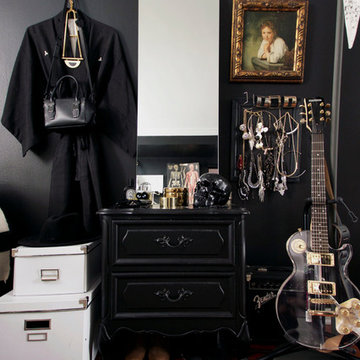 My Houzz: Classic Black and White Design in a Chicago Condo