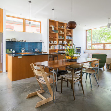 My Houzz: A Modern Home Meets Its Neighbors Halfway