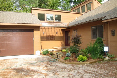 Inspiration for a contemporary exterior home remodel in Detroit