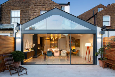 Photo of a medium sized modern bungalow detached house in London with metal cladding.