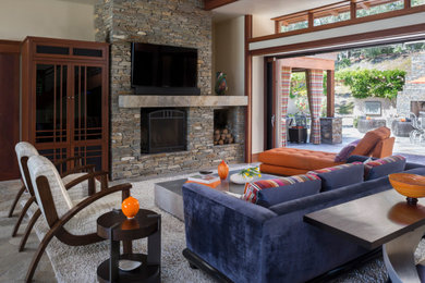 Example of a living room design in San Diego