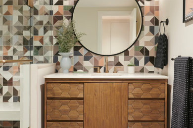 Photo of a midcentury bathroom in Toronto.