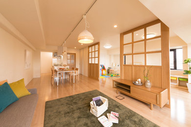This is an example of a scandinavian family room in Kobe.