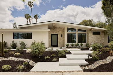 Mid-century modern beige one-story exterior home photo in Los Angeles