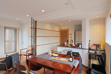 Design ideas for a scandinavian dining room in Kobe.