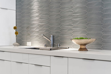 Example of a mid-century modern kitchen design in Los Angeles