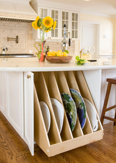 Craftsman Kitchen by Kitchens by Meyer Inc.