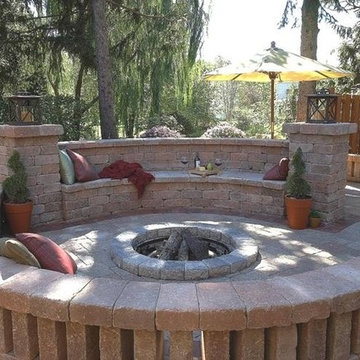 Circular Fire Pit with Seatwalls