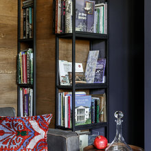 Стеллажи, книги, картины