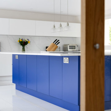 Beautiful Blue & Fresh White Handleless Flat Slab Shaker Kitchen & Living Spaces