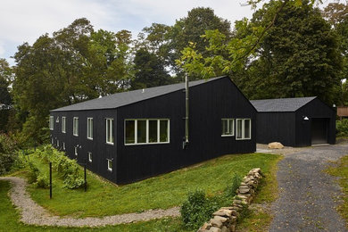 Inspiration for a cottage brown two-story wood exterior home remodel in New York with a shingle roof