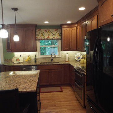 Kahne Job, Maple Ginger with Black Glaze