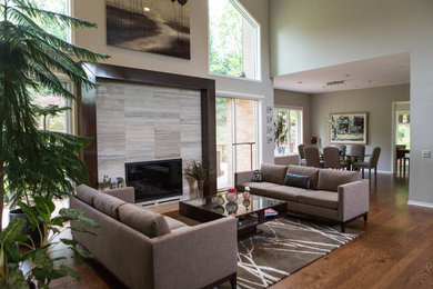 Trendy living room photo in Detroit