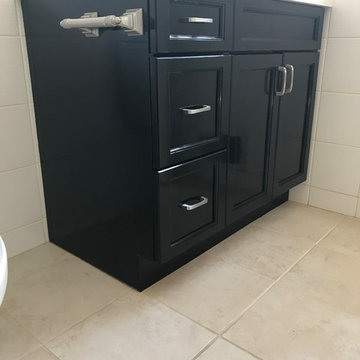 Black walls with high gloss stripes!